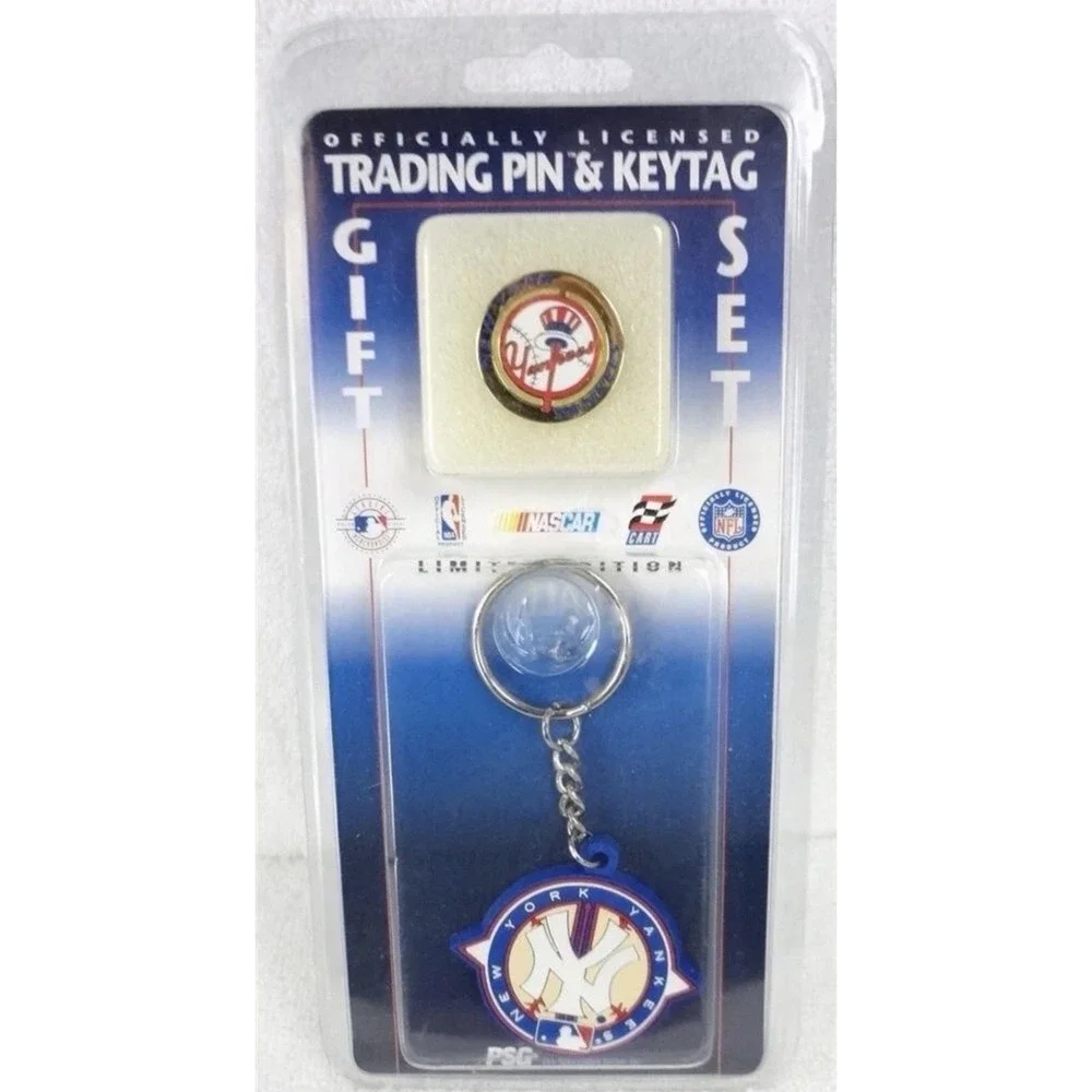 Limited Edition NY YANKEES‎ Keychain and Pin Set